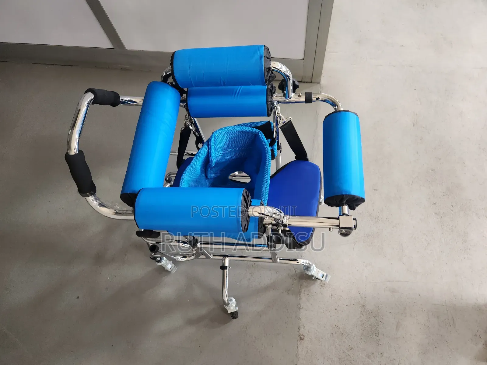 Four Back and Support Cusion With Six Wheel Walker冤枉for Kids Walker