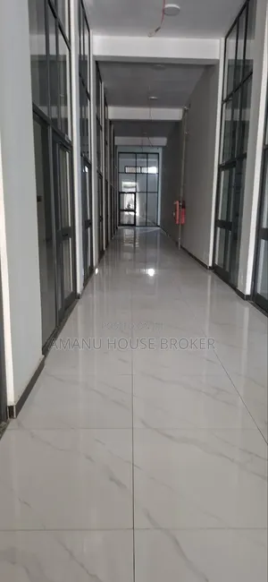 የሚከራዩ ሱቆችና ቢሮዎች በአዲስ አበባ መሃል ካሳንቺስ ጠቅላላ የሱቆቹ ስፋት የሚገኙ ቢሮዎችቹ ይገኛሉ