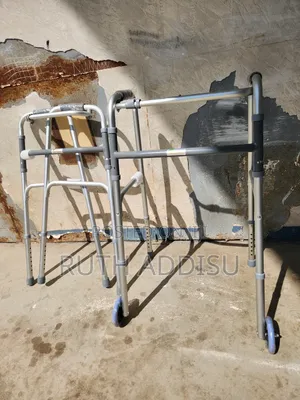 Walker Almunium管道walker Foldable老人walker鳵我almunium Walker簾你walker