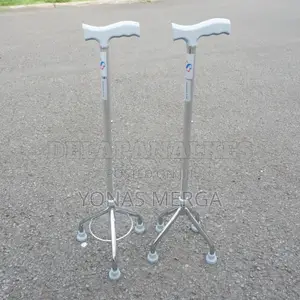 Quadripod Walking Stick督雙designed With a Quadruped Base巨0cane