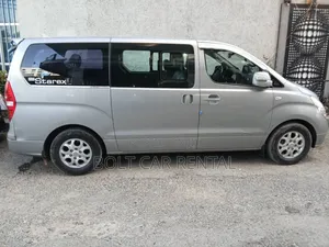 የሚከራይ Van Hyundai Starex መኪኖች አሉን