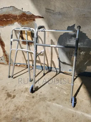 Foldable የሚታጠፍ Walker墳塋walker Almunium Stainless軍人walker腕力walker New