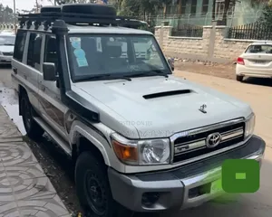 Toyota Land Cruiser 2017 White