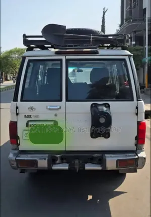 Toyota Land Cruiser 2017 White