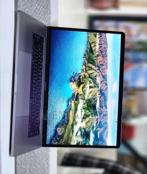 New Laptop Apple MacBook Pro 2017 16GB Intel Core I7 SSD 512GB