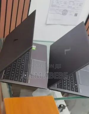 New Laptop HP ZBook Firefly G8 16GB Intel Core I7 SSD 1T
