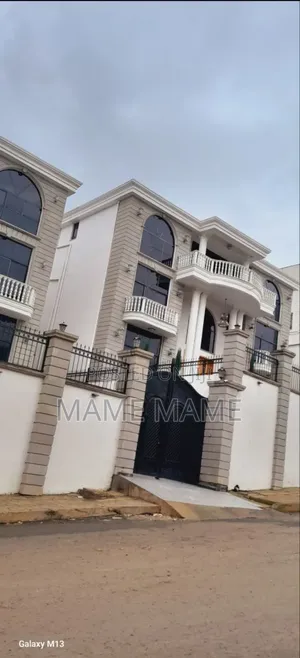 11bdrm House in Addis Abeba, Bole for sale
