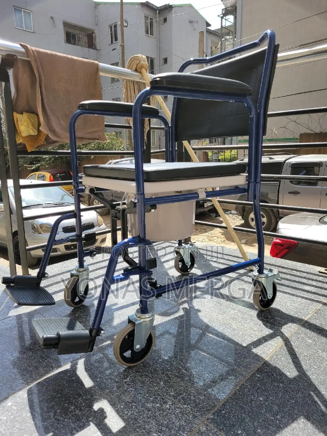 Toilet Chair司臥handy Wheelchair--Mounted on Four Quality Castors Wheel