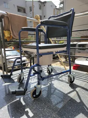 Toilet Chair司臥handy Wheelchair--Mounted on Four Quality Castors Wheel