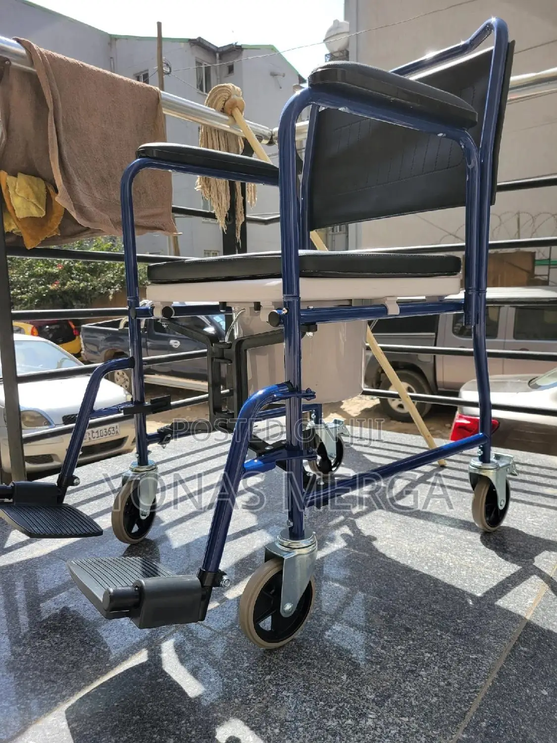 Toilet Chair帶电potty号removable Pot能啓folding Pedal and Sponge Cushion,
