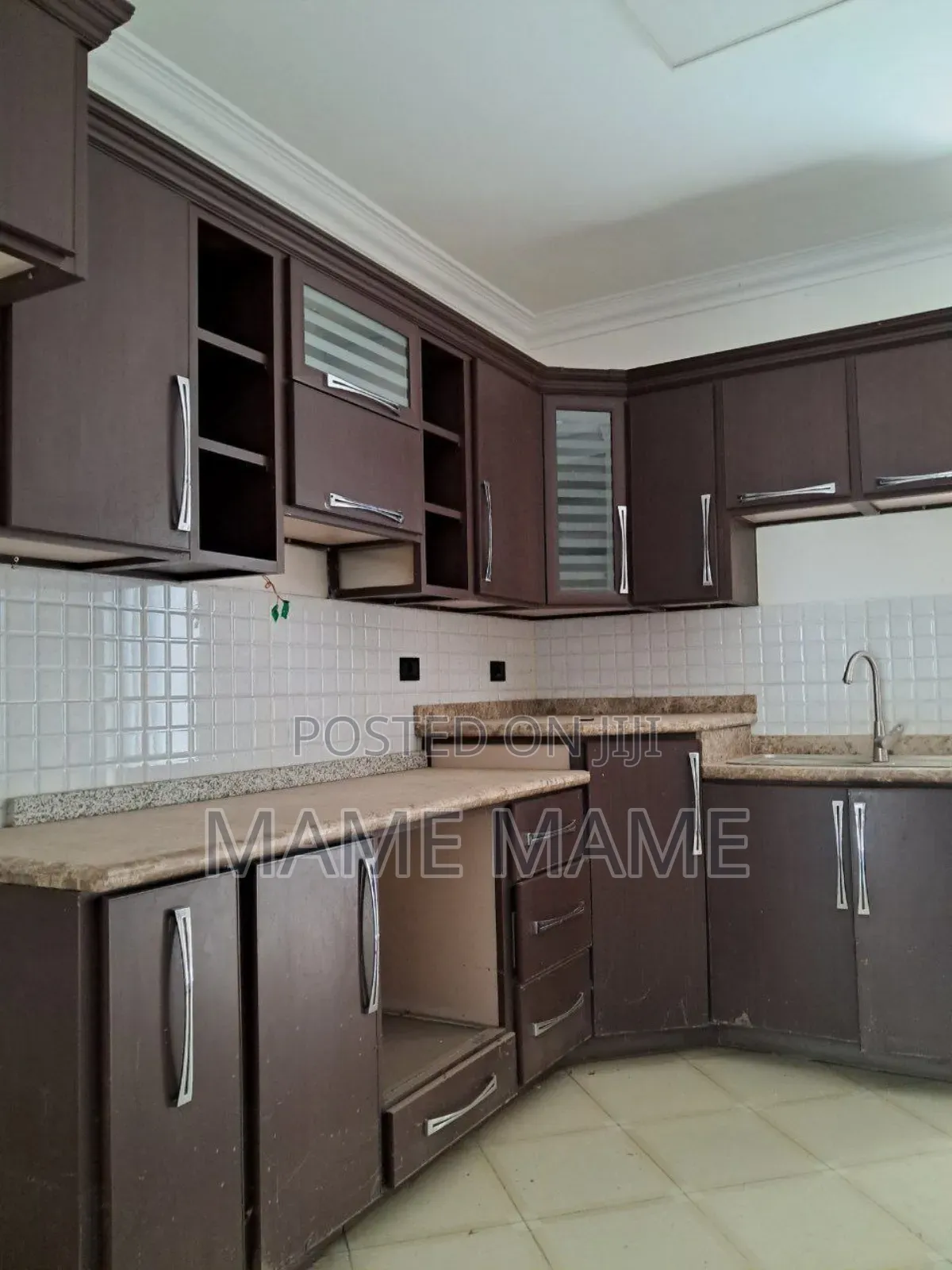 5bdrm Villa in Addis Abeba, Bole for sale
