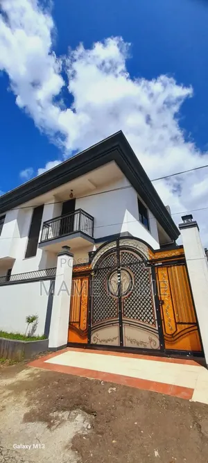 5bdrm House in Addis Abeba, Bole for sale