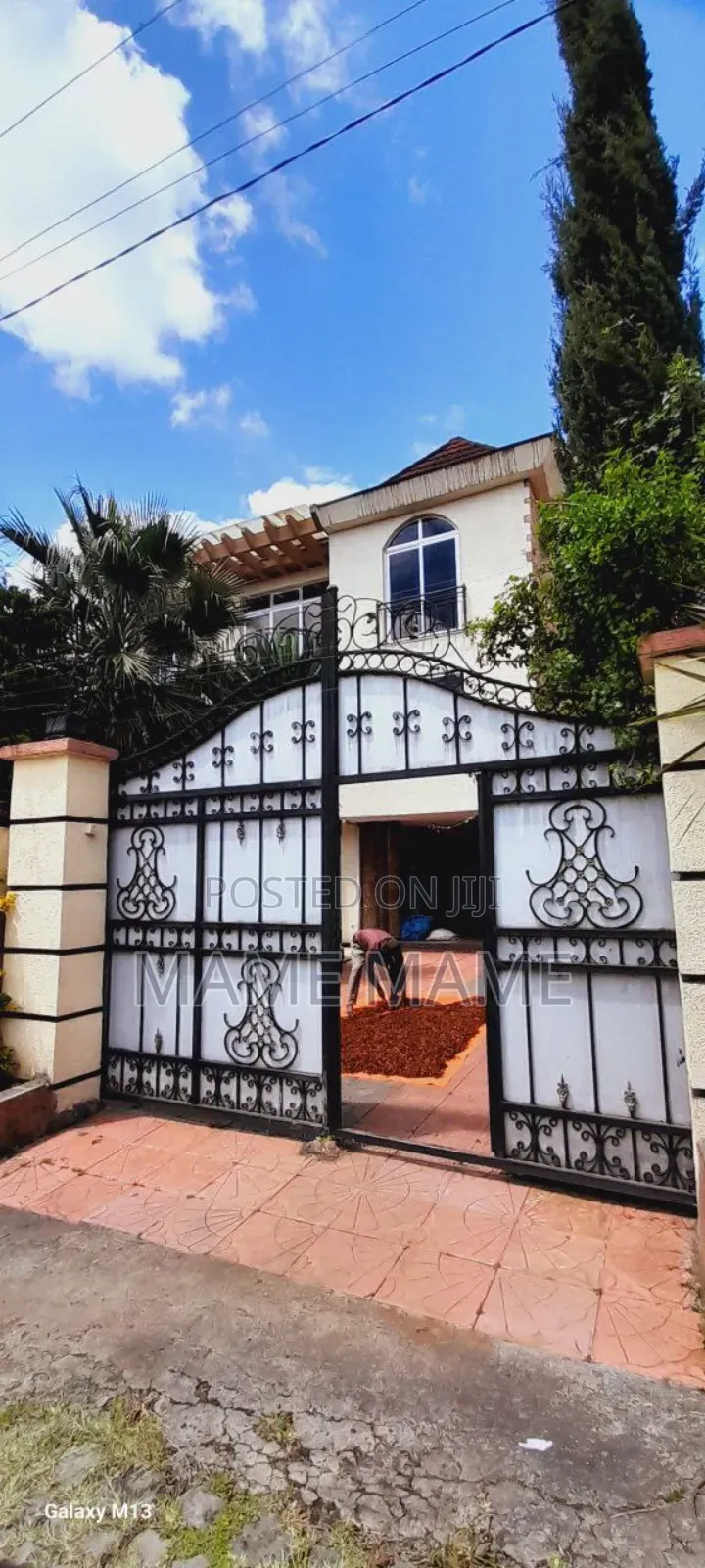 7bdrm House in Addis Abeba, Bole for sale