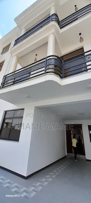 7bdrm House in Addis Abeba, Bole for sale
