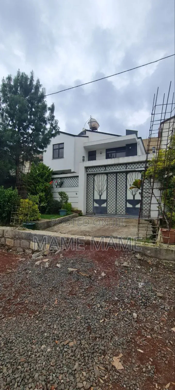7bdrm House in Addis Abeba, Bole for sale