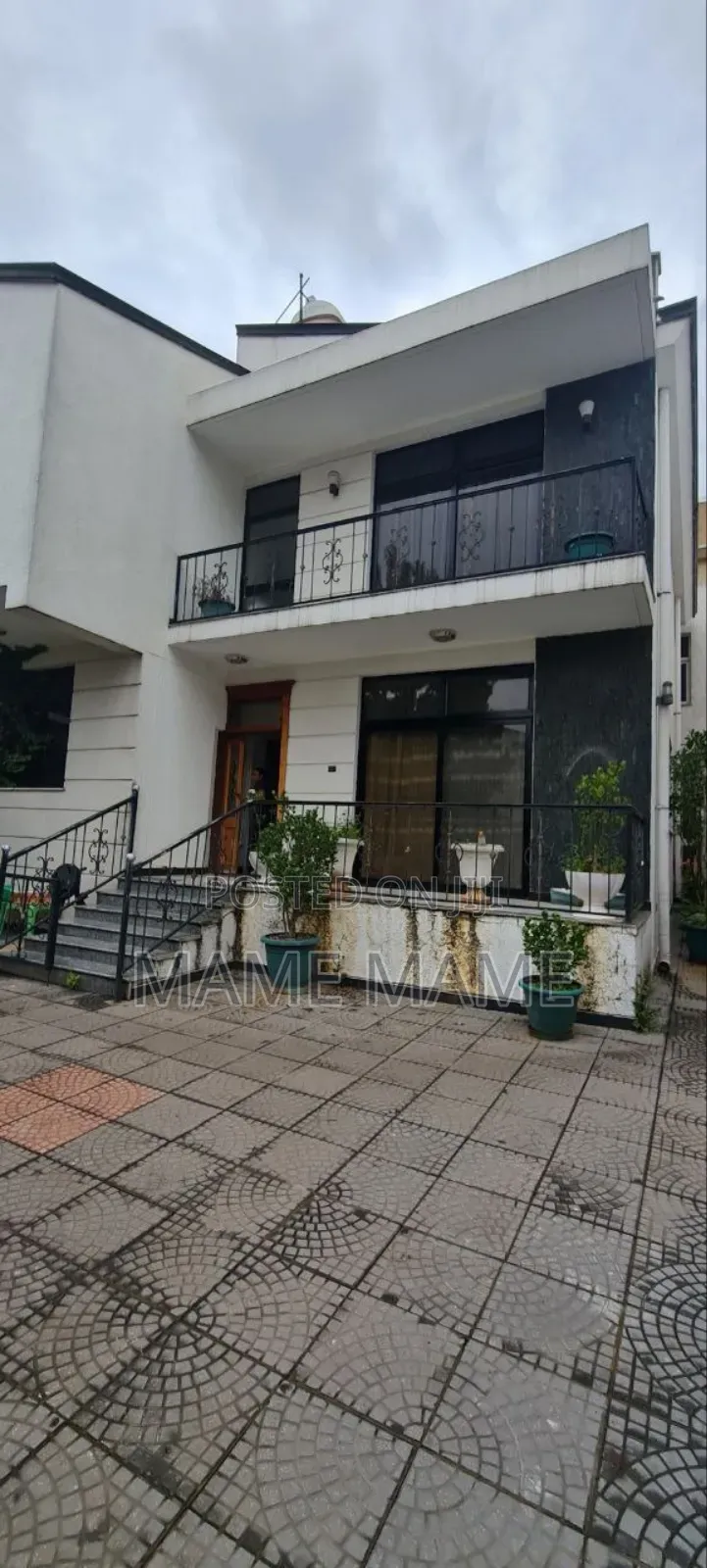 7bdrm House in Addis Abeba, Bole for sale