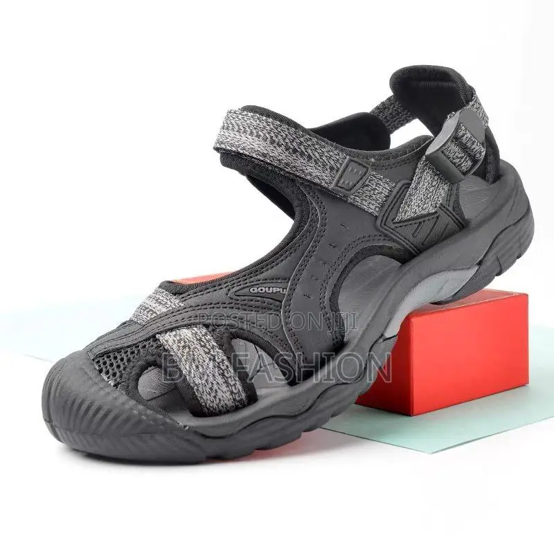 Gray Humtto Closed-Toe Outdoor Hiking Sandals in Grey