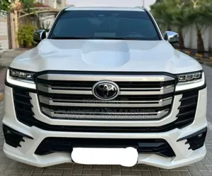 Toyota Land Cruiser LC300 2023 White