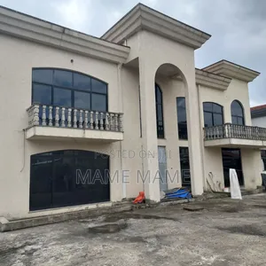 7bdrm House in Addis Abeba, Bole for sale