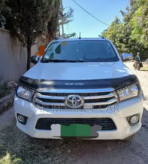 Toyota Hilux Revo Smart Cab Deisel 2.4 AWD 2019 White