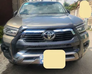 Toyota Hilux 2021 Gold