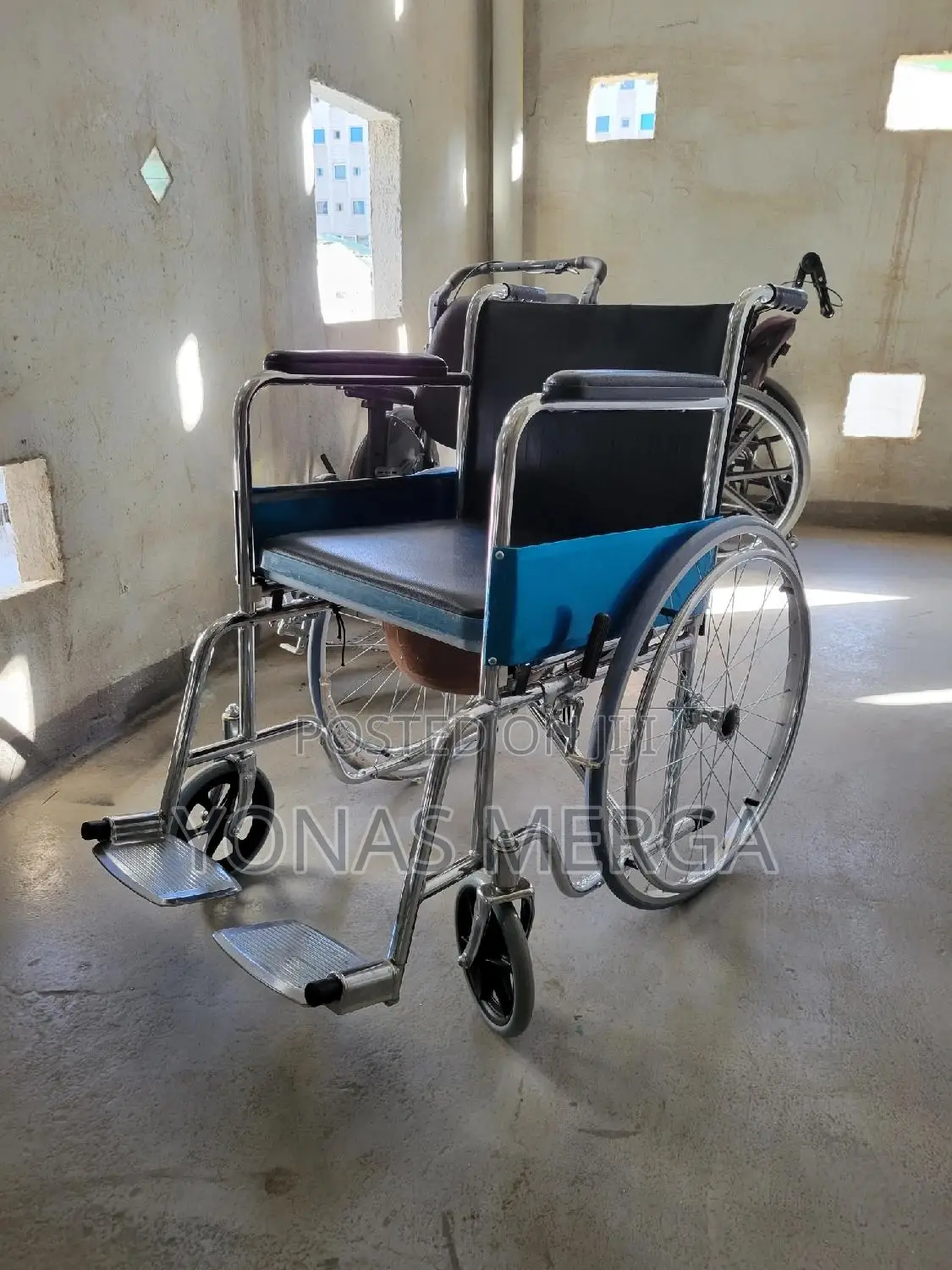 Toilet Wheelchair忌屠self-Propelled, Chrome Color, Detachable Seat