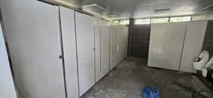 Cubicle Toilet Partition / HPL