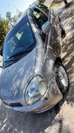Toyota Vitz 2001 Silver