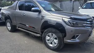 Toyota Hilux 2019 Gray