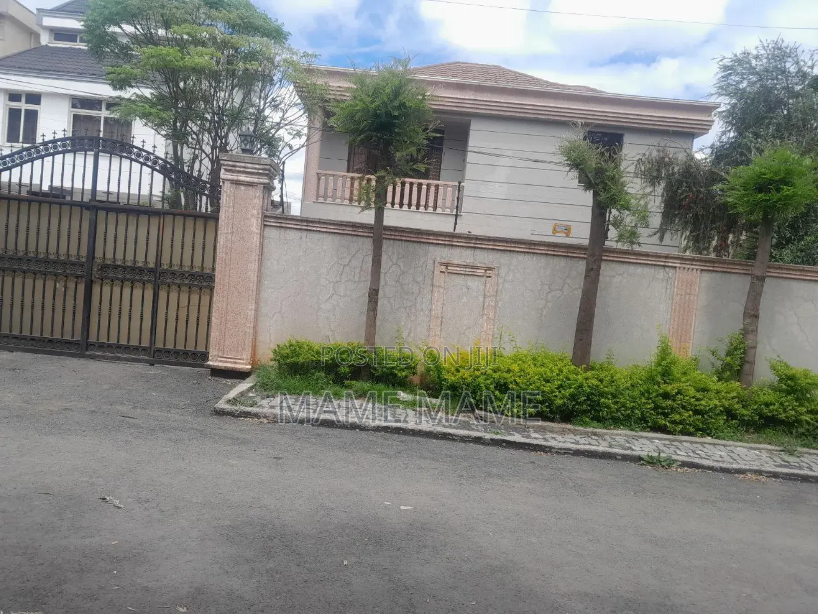 5bdrm House in Addis Abeba, Bole for sale