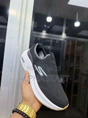 New Arrival Skechers Comfortable Sneakers 
For 3 Color Made in Vietnam