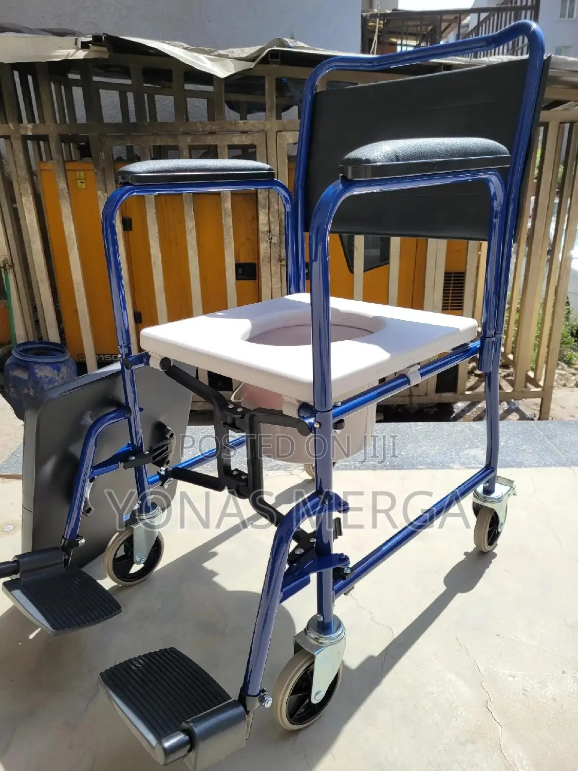 Commode Pot Chair臥号toilet Chair司侖commode and Shower, 2 Braked Castors