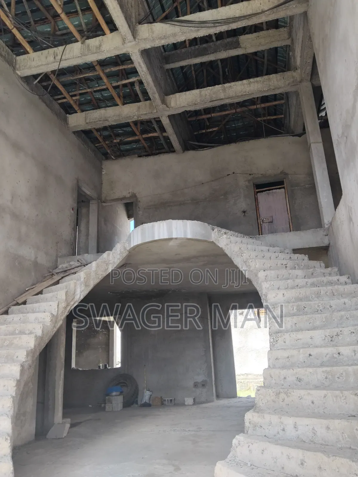 6bdrm Townhouse/Terrace in Tafo, Yeka for sale