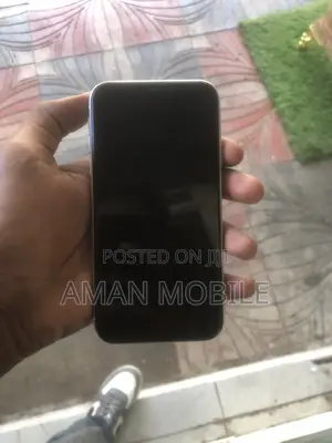 Apple iPhone XR 64 GB White