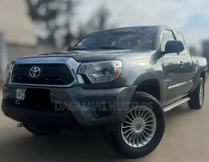 Toyota Tacoma Access Cab 4x4 2.7L 4-Cyl. 4-Speed Automatic 2013 Gold