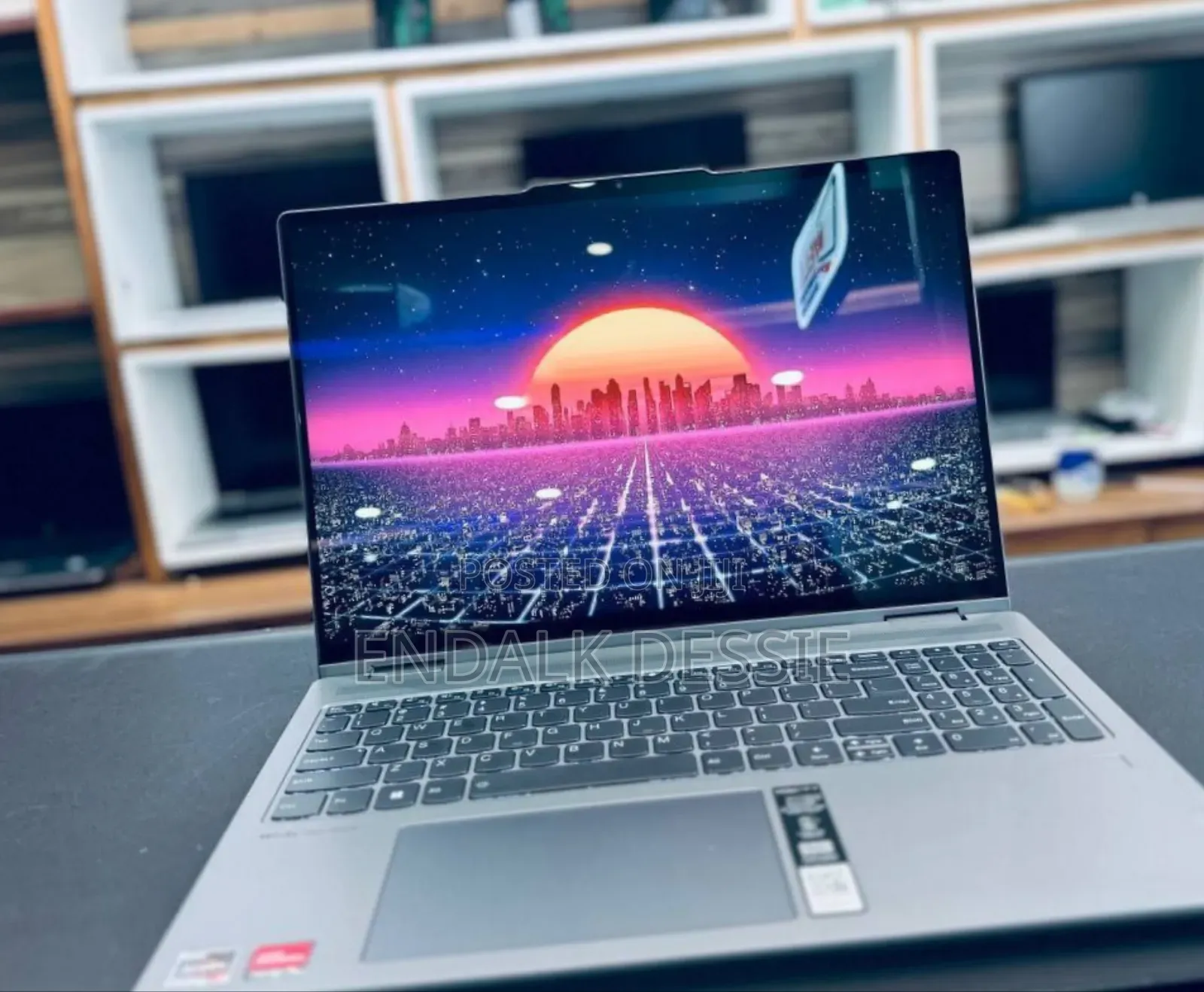 New Laptop Lenovo 8GB AMD Ryzen 5 SSD 512GB