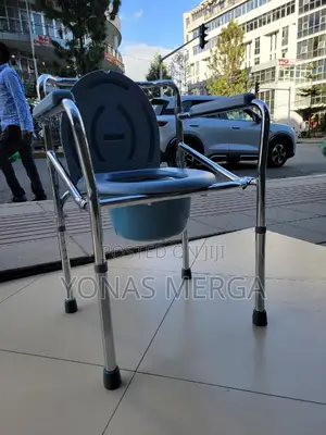 Commode Chair末窗toilet/Rubber-Tipped Feet for Stability and Durability.