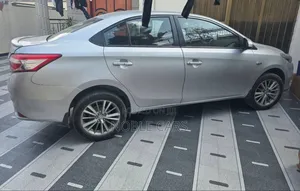 Toyota Yaris 2017 Silver