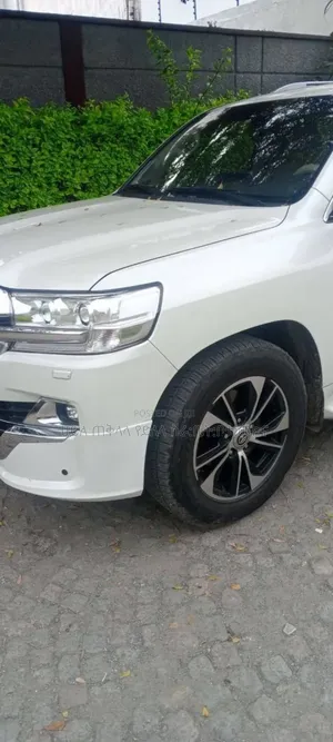 Toyota Land Cruiser 2021 White