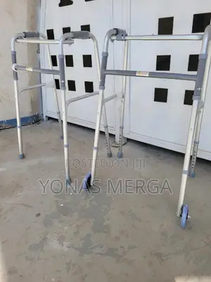 Elderly Walker罩擲walker// Four-Foot Crutches Pulley