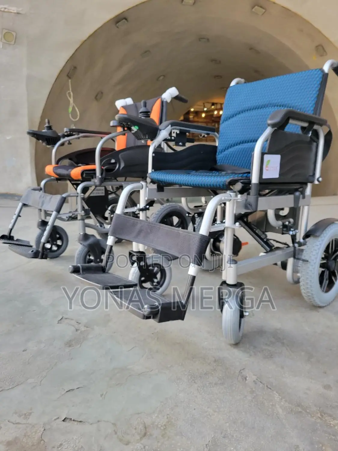 Electric Wheelchair簽弍wheelchair麁訇propelled by a Battery-Powered Motor