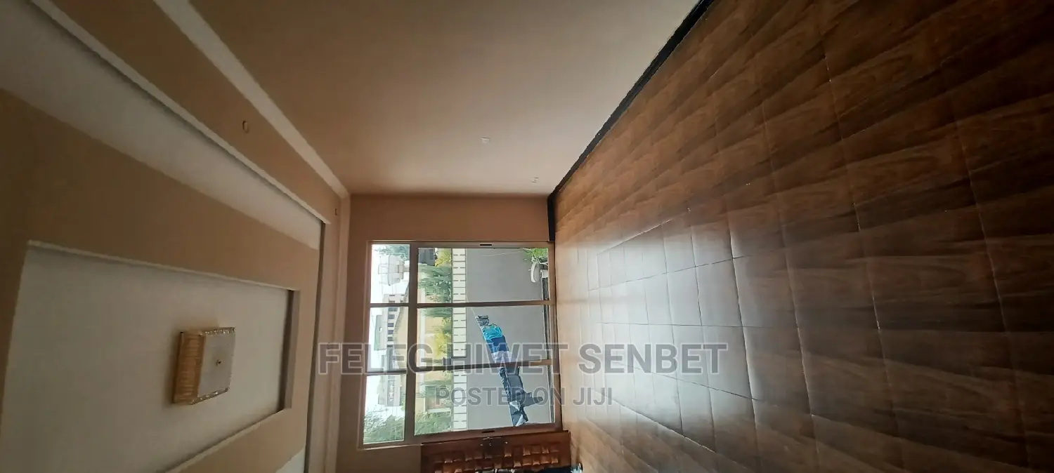 5bdrm Villa in አአ, Bole for Sale