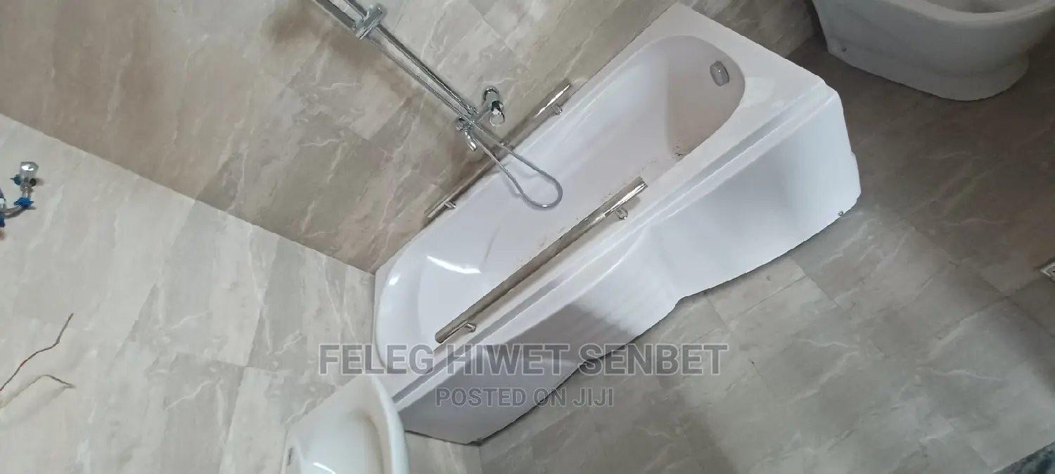 5bdrm Villa in አአ, Bole for Sale
