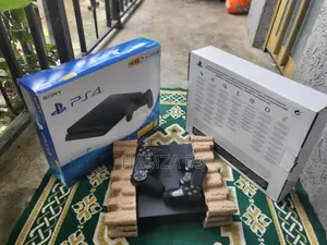 Playstation 4 Slim አድስ የታሸገ