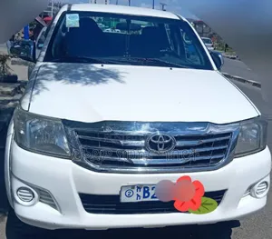 Toyota Hilux 2013 White