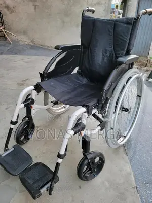 European Used Wilcher出wheelchair Perfect for Long- Or Short -Term Use.