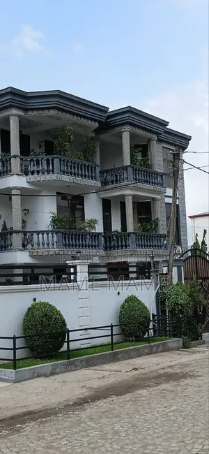 9bdrm House in አ/አ, Bole for sale
