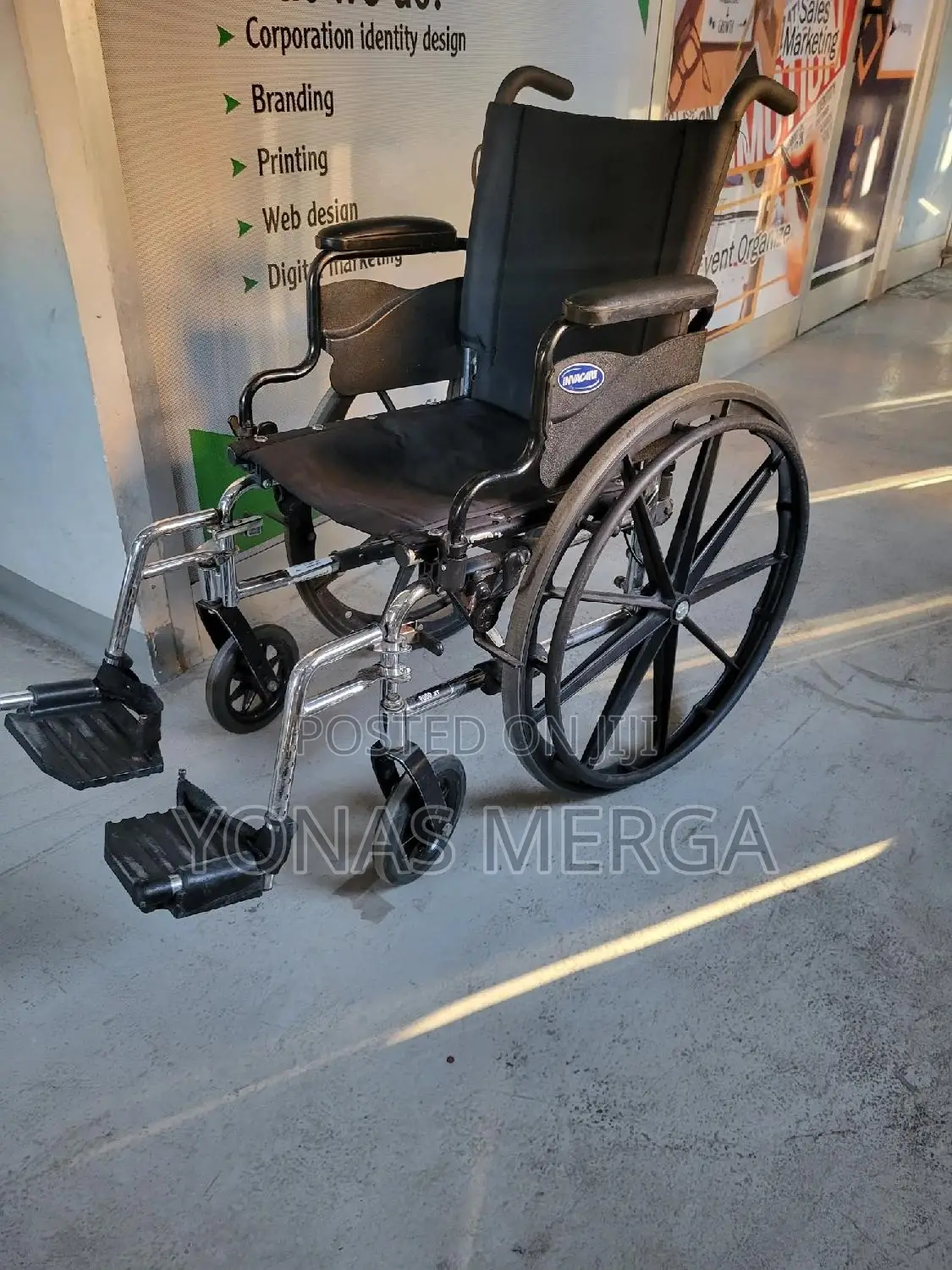 Wheelchair甞螢wheelchair With Inflatable Tyres, Quick-Release Wheels