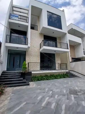 8bdrm House in Bole for sale