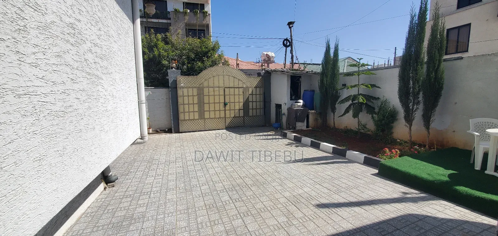 Furnished 20bdrm House in Bole for sale